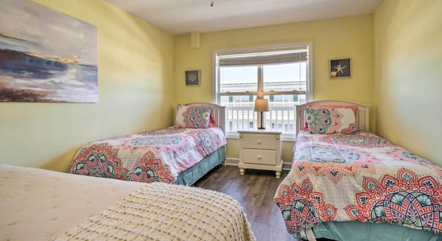 Oak Island Condo - Walk to the Beach!