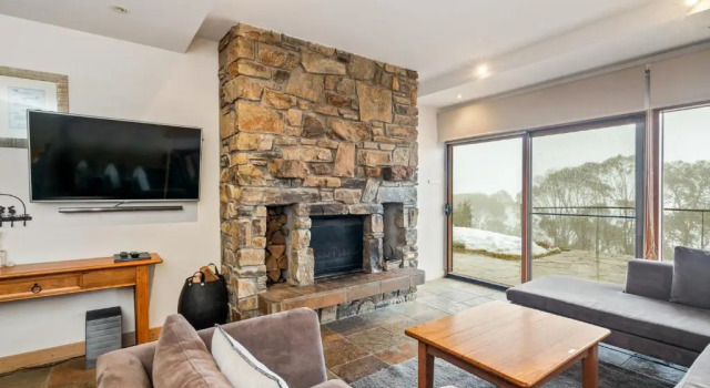 Апартаменты Alpine Woodsmoke Apartments