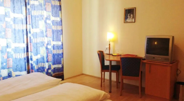 Четырёхместный номер Standard Hotel Goldener Adler