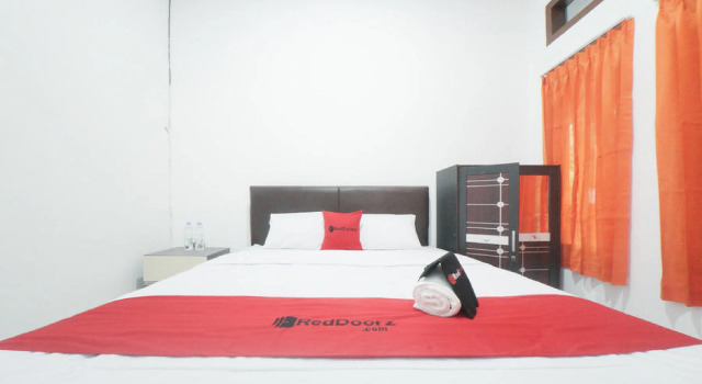 RedDoorz Syariah near Mall Roxy Banyuwangi 2