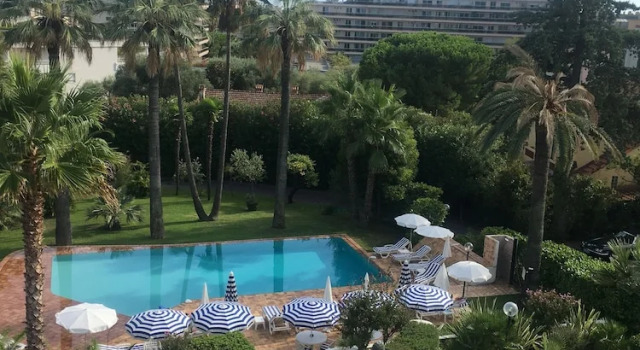 Двухместный номер Superior с видом на бассейн Hotel des Mimosas