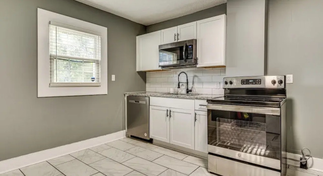 Апартаменты 2 Mi to Mass Ave: Convenient Townhome w/ Yard!