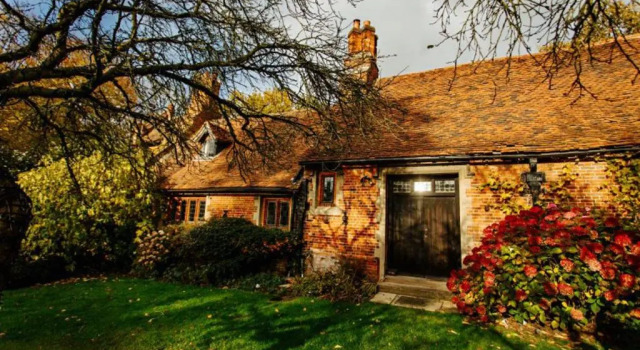 Elizabethan Manor House - Sleeps 2-4 - Parking, Забронировать Отель Отели Англии 3 звезды, 3*