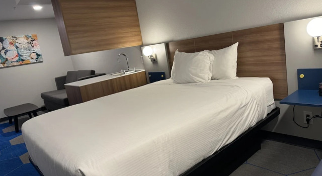 Люкс Microtel Inn & Suites by Wyndham Independence