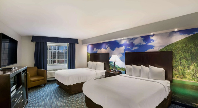 Четырёхместный номер Standard Clarion Pointe Syracuse Downtown