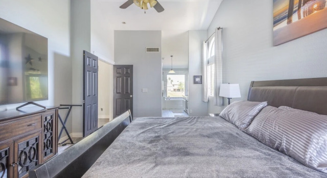 Cozy Sun-kissed Desert Oasis 4 Bedroom Home by RedAwning, 预订 酒店 梅萨 凤凰城都市区