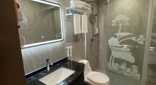 Homeinn Huayi Hotel (Shanghai Songjiang Sports Center), Varaa Hotelli Songjiang Shanghai