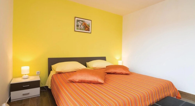 Awesome Apartment in Sukosan With 4 Bedrooms, Wifi and Outdoor Swimming Pool, Забронировать Апартаменты/квартира Отели в центре Сукошан, в центре, Парковка