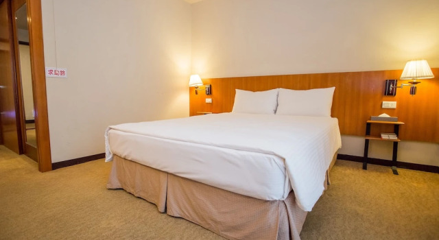 Двухместный номер Comfort с балконом Jiuwu Hotel