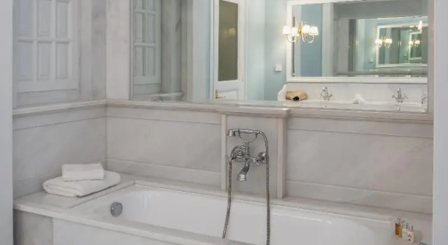 Номер Standard с балконом Noble Suites