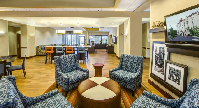 Hampton Inn & Suites Atlanta-Galleria, Buchen Sie Hotel Marietta Georgia