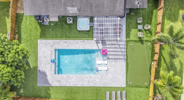 Коттедж Pool, Hot Tub & Putting Green Near Deerfield Beach Oasis on Fourth by Avantstay