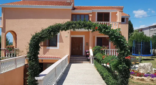 Апартаменты с балконом Apartment in Vrsi Near the Sea