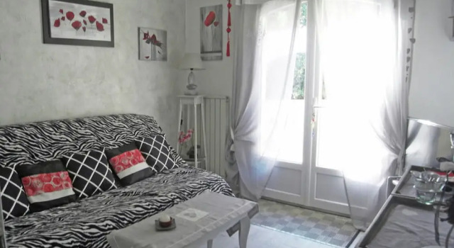 Cozy Holiday Home at Roquebrune-sur-argens With Pool