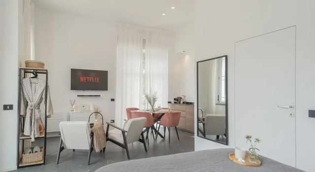Piccola Como Lotus With 1 Bathrooms, Prenota Appartamento Carate Urio Como