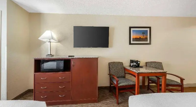 Четырёхместный номер Standard Best Western Executive Inn & Suites