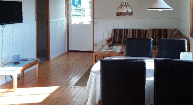 Nice Home in Sjötorp With Wifi and 3 Bedrooms, Book Hotel  