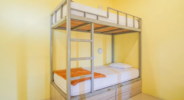 Кровать в общем номере с видом на город Kememai Hostel