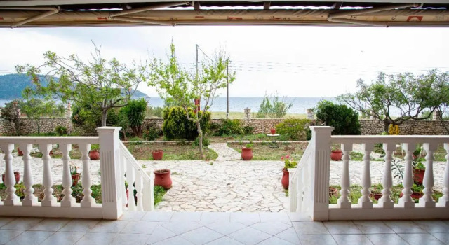Коттедж c 1 комнатой Antique Vacation Residence