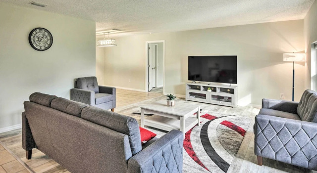 Palm Coast Home ~ 7 Mi to Flagler Beach!, Book Feriehus Sommerhuse i Flagler Beach, Hytte