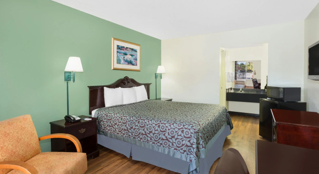 Travelodge by Wyndham Fort Myers North