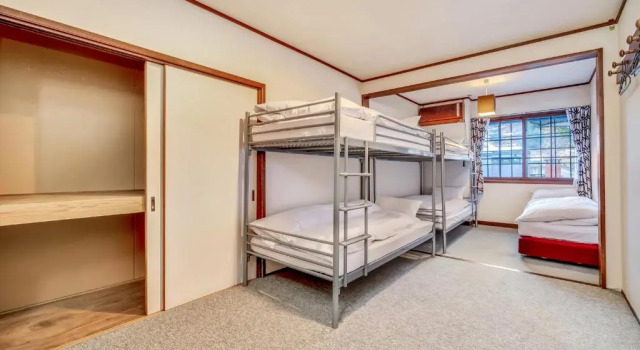 Кровать в общем номере Hakuba Gondola Hotel