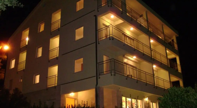 Apartments Petricevic, Забронировать Апартаменты/квартира Отели Приморско-Горанской жупания с парковкой, Парковка