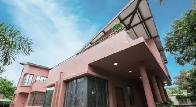 Villa 39 By Vista Rooms, Réserver Villa Hôtels à Maharashtra avec piscine, Piscine