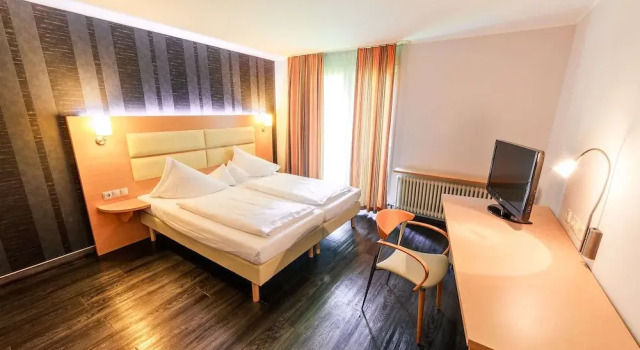 Четырёхместный номер Comfort PLAZA INN Stuttgart-Ditzingen