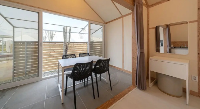 Тент Hwaseong Refreshing Glamping&Caravan
