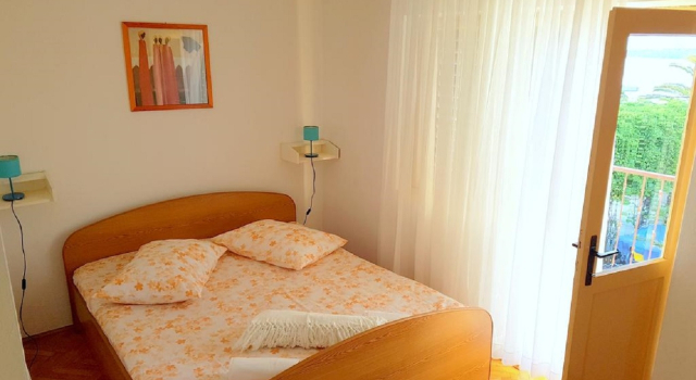 Room Tonka - 150 m from beach: R1 Jelsa, Island Hvar, Prenota Appartamento Hotel a Croatian Islands con parcheggio, Parcheggio