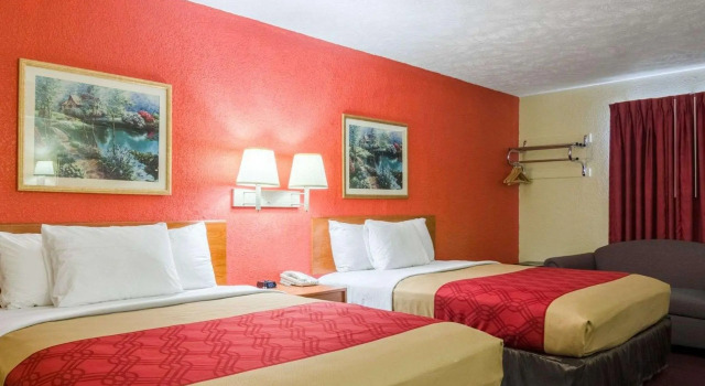 Vierer Suite Econo Lodge Interstate 35 Exit 183