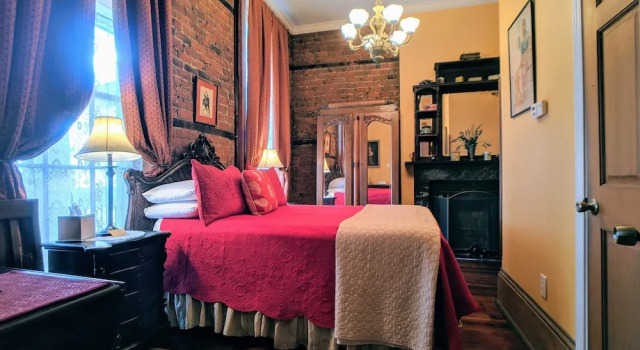 Двухместный номер Deluxe Parisian Courtyard Inn