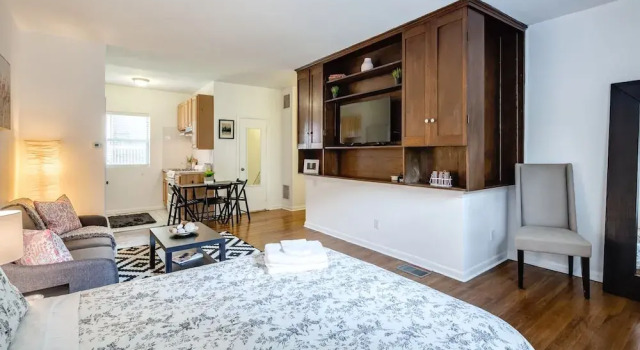 GEM Location+cozy Studio 1bd, Bath&kitchen!