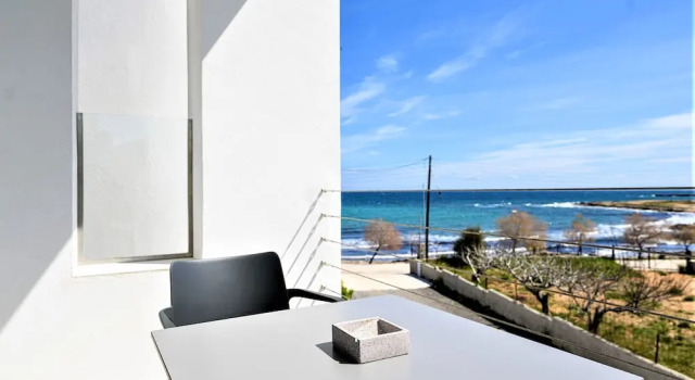 Студия с балконом и с частичным видом на море CUBES ON THE BEACH Athens Airport