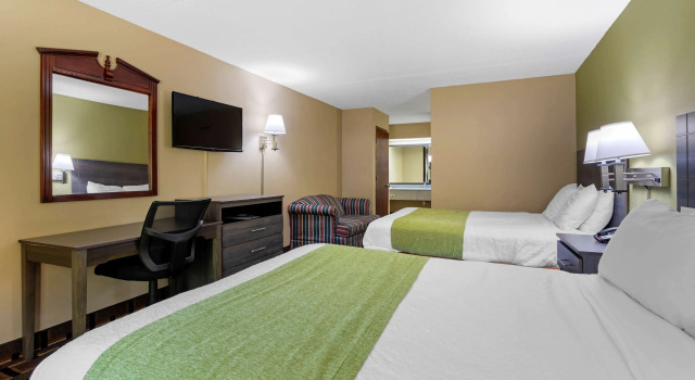 Четырёхместный люкс SureStay Hotel by Best Western Lenoir City