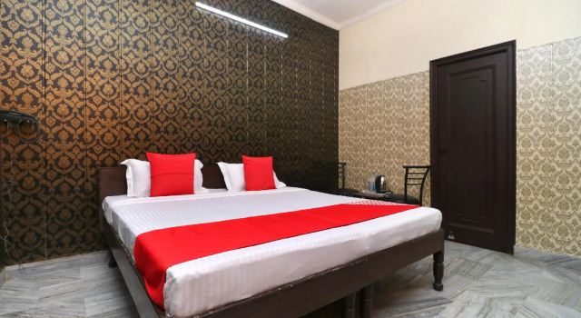 OYO 22090 Hotel Mall Residency