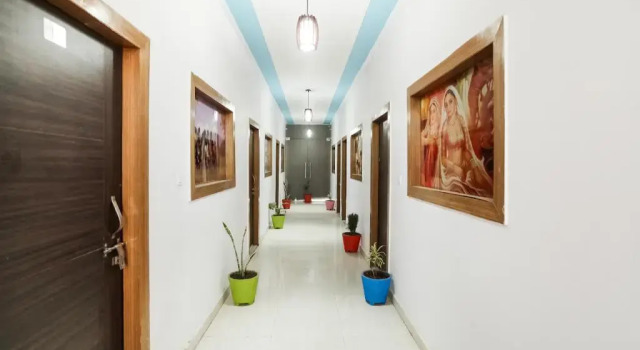 Pushp Vatika Rooms by OYO Rooms, Varaa Hotelli Faridabad Haryana