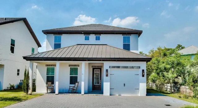 Private Pool-Grill! Walk to Beach-Restaurants - 2 Master Bedrooms!