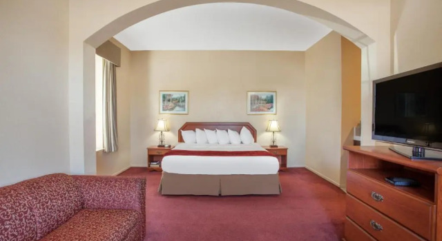 Люкс Ramada by Wyndham Fresno Northwest