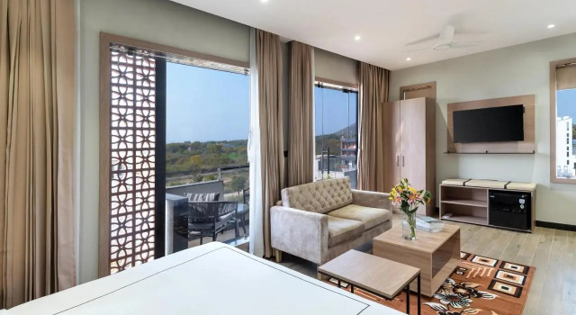 My Downtown - Blue Chip Hotel Udaipur Near Airport, Забронировать Отель Отели штата Раджастхана с парковкой, Парковка