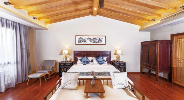Двухместный номер Standard Yangshuo Tea Cozy-Free one way pick up service over 4 nights, English speaking, Yulong river location,Laundry service,Swimming pool, Bicycle rent