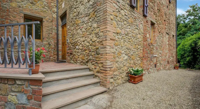 Коттедж Varna Charm: Tuscan Getaway