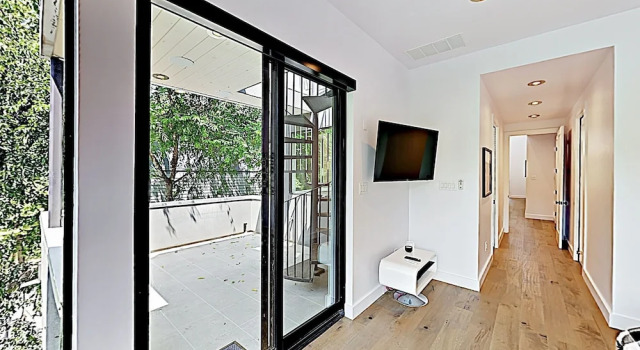 New Listing! Spacious Luxe Near Downtown 4 Bedroom Home, Забронировать Дом для отпуска Виллы Остина, рядом с Rudolph Gamblin Field, Вилла