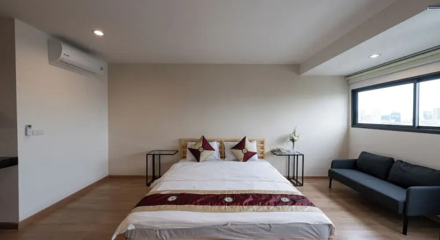 Одноместный номер Standard с балконом L.A. Tower Hotel
