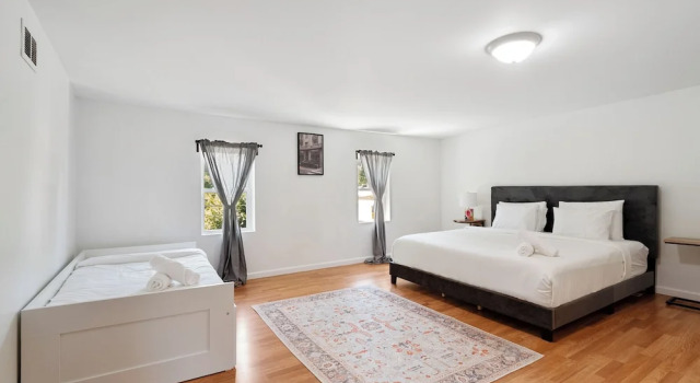 A Cottage in Downtown STL.  Sleeps 10, Prenota Casa vacanze Saint Louis Missouri