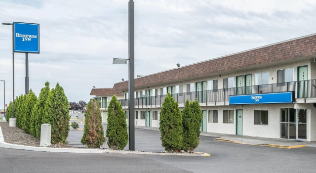 Rodeway Inn, Забронировать Отель Отели Tri-Cities с бассейном, Бассейн