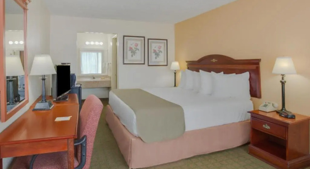 Номер Standard Days Inn by Wyndham Asheville West
