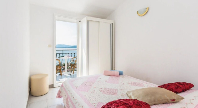Amazing Home in Podgora with Hot Tub, WiFi & 4 Bedrooms