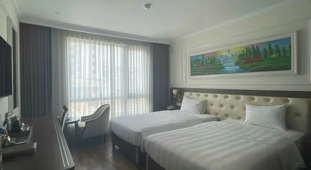 Двухместный номер Deluxe Hillary Hanoi Hotel With Outdoor Swimming Pool